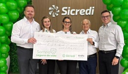 Sicredi Fronteiras PR/SC/SP entrega R$ 50 mil em premiação de Seguro de Vida  