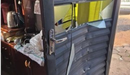 Jovem é preso ao agredir mãe e primo