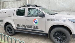 Jovem é flagrado dirigindo moto sem habilitação