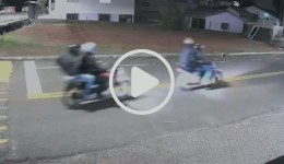 Imagens mostram motos se aproximando de residência antes de roubo de Amarok