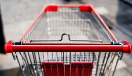 Homem é preso em flagrante por furto de bebida em supermercado no centro