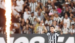 Botafogo vence a Chapecoense e larga na frente na Copa do Brasil