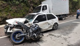Estado de saúde do motociclista segue grave após acidente que matou idoso na BR-282