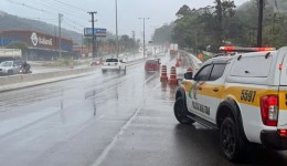 Chuva ultrapassa o esperado para o mês e provoca alagamentos e enxurradas em Santa Catarina