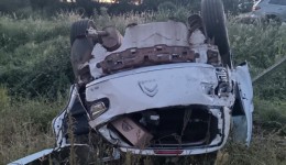 Idosa fica ferida após saída de pista e capotamento na SC-163