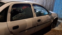 Homem foge após ameaçar vítima e danificar veículo com facão no bairro Melo