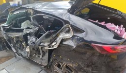 PRF atende acidente com quatro veículos e encontra carro roubado carregado com droga