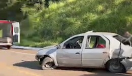 Mulher morre após capotamento na BR-282
