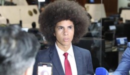 Justiça suspende processo que poderia cassar mandato de Renato Freitas