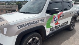 Idoso sem habilitação é flagrado dirigindo camionete após manobra imprudente