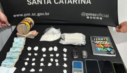 Motorista de app é preso com cocaína e R$ 28 mil em dinheiro