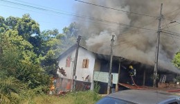 Incêndio criminoso atinge duas residências no Bairro Estrela
