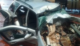 Motorista fica gravemente ferido após colisão frontal