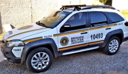 Adolescente é esfaqueada oito vezes pelo pai