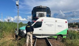 Ambulância é arrastada por trem e deixa quatro feridos no Paraná