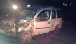 Acidente na BR-282 envolve guincho que prestava socorro a carro capotado