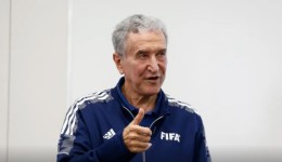 Técnico do tetra, Carlos Alberto Parreira é internado no Rio