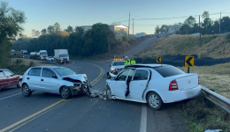Quatro feridos em grave acidente na PR-180
