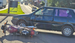 Motociclista fica ferido após colisão com carro
