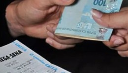 Idosa perde R$ 90 mil em golpe do bilhete premiado