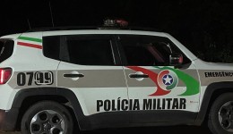 Corpo de mulher é encontrado parcialmente soterrado em terreno baldio
