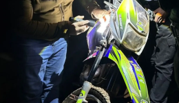 Motocicleta com escapamento adulterado é apreendida após denúncias de perturbação em San Antonio
