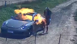 Homem incendeia o próprio Porsche e alega falso sequestro