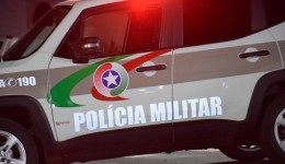 Homem danifica motocicleta da companheira por ciúmes