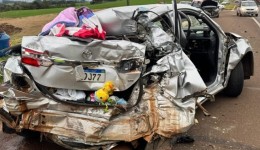 Colisão entre dois automóveis e um caminhão deixa sete feridos