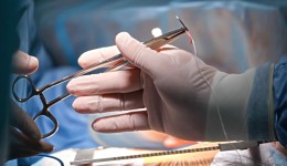 Mulher será indenizada após passar 5 anos com objeto dentro do corpo depois de cirurgia