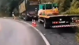 Ônibus do Musical Calmon se envolve em acidente na Serra de Monte Castelo