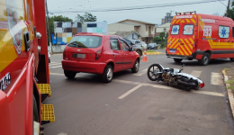 Mulher é encaminhada para o Hospital após colisão