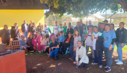 Jogo festivo entre funcionários da Prefeitura e alunos da APAE promove integração e emoção