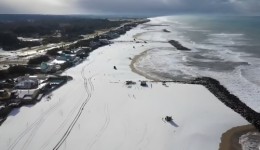 ‘Praia de neve’ surpreende a Argentina após 34 anos do último fenômeno