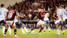 Flamengo vence Racing e abre vantagem na semifinal da Libertadores