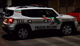 Motorista embriagado e sem habilitação causa acidente com três veículos