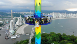 Turistas ficam presos em torre de Balneário Camboriú após falha