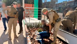 Venezuelano é detido por populares e preso pela PM após tentativa de furto de motocicleta em São Miguel do Oeste