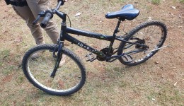 Bicicleta abandonada em área de mata é recuperada pela Polícia Militar