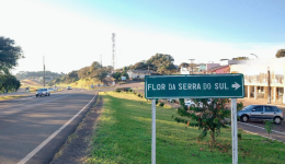 Homem sem identificação é socorrido após possível atropelamento