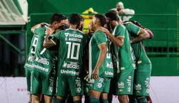 Chapecoense sofre goleada em casa e perde por 4 a 1 para o Athletico-PR