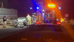 Mulher morre após colisão frontal entre dois carros na PR-483