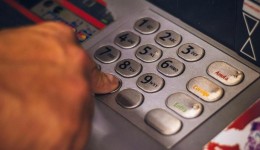 Aposentados e pensionistas de SC terão 13º salário antecipado para abril e maio