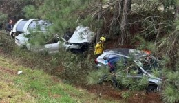 Mulher morre em grave acidente com carro de luxo na BR-282