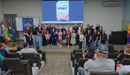 Projeto Visão e Esperança entrega 57 óculos a alunos da rede municipal