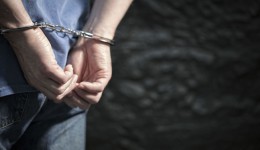 Homem é preso por importunar sexualmente a irmã