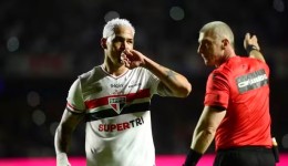 Luciano é decisivo, marca duas vezes, São Paulo vence o Corinthians no Morumbis e se afasta do Z-4