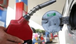 Procon coleta amostras de gasolina em postos do município para análise de qualidade