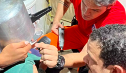 Criança passa mais de uma hora com panela de pressão presa na cabeça e mobiliza bombeiros