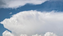 Semana começa com tempo firme e calor, mas termina com chuva e frio em SC